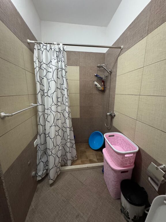 Shitet Apartament 1+1