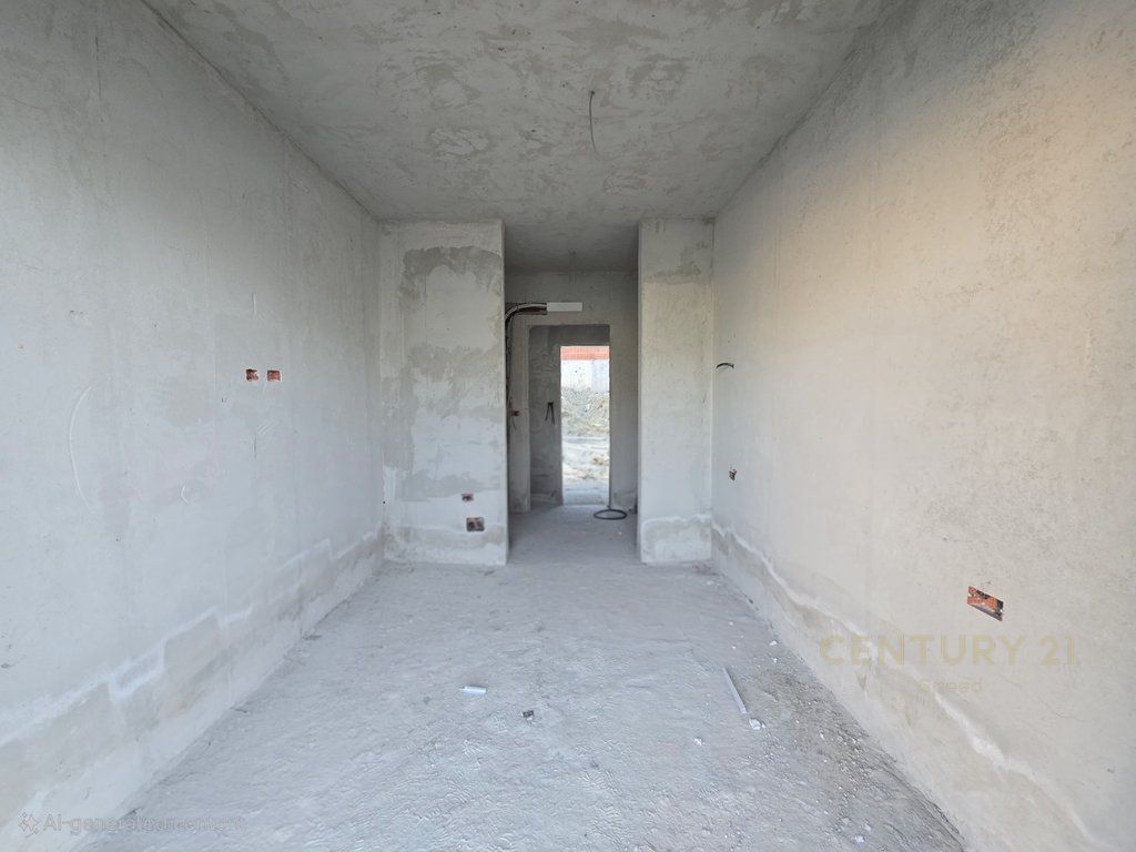 VILLA CON PISCINA IN VENDITA CON VISTA SUL LAGO