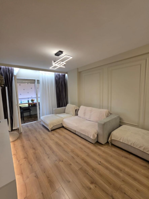 Shitet Apartament 2+1 – Komuna e Parisit