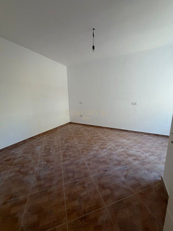 SHITET APARTAMENT 2+1 , PRANE KOMPLEKSIT FLORIDA , PLAZH , DURRES ! 155,000 € Sip. Totale  80m2