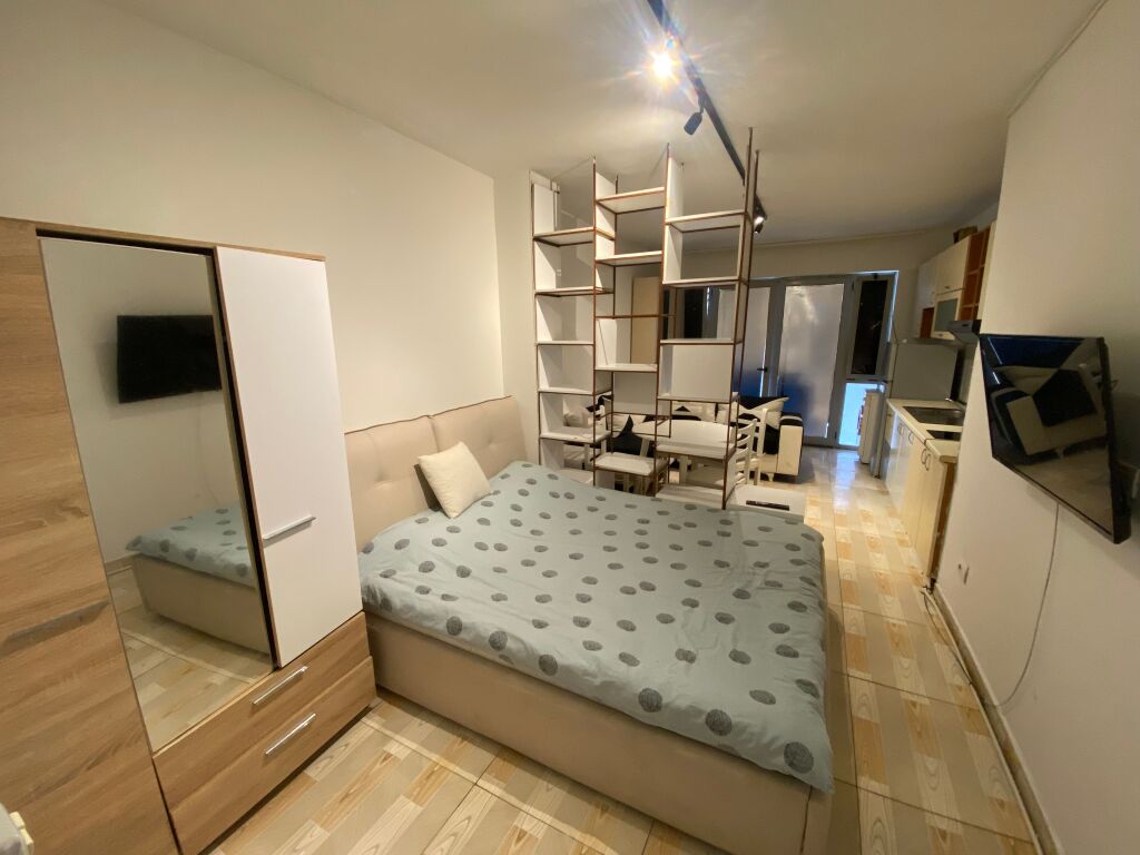 🏡 Jepet Garsioniere me Qera mbi Ish Tregun Elektrik, Tiranë