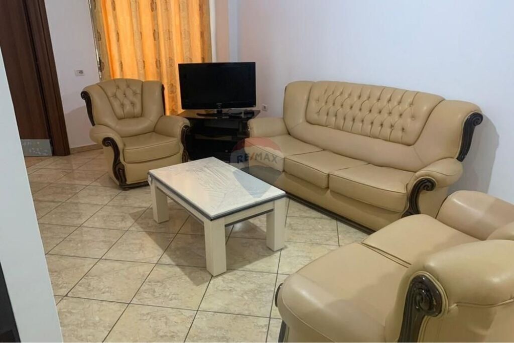 Shitet Apartament 1+1 në Astir