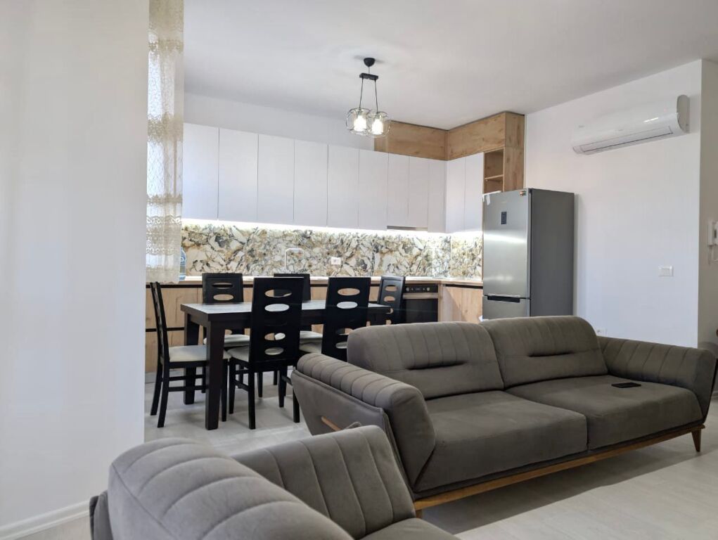 📍 Ish Fusha e Aviacionit – River Residence 🏢 Edificio nuovo – Anno 2025 📐 Superficie: 100 m² 💰 Prezzo: 65.000 ALL / mese 🚀 Facile accesso alla Grande Tangenziale