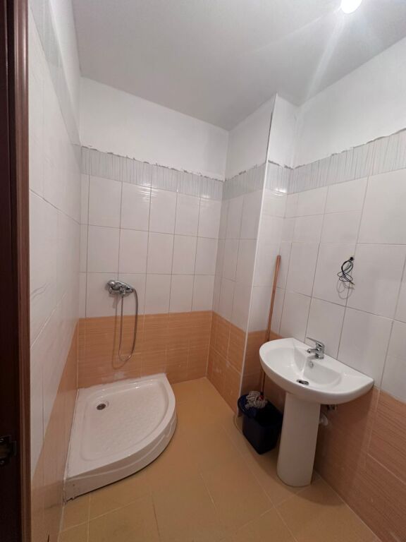 Apartament me qera 1+1 📍Yzberisht, prane pallateve Dilo