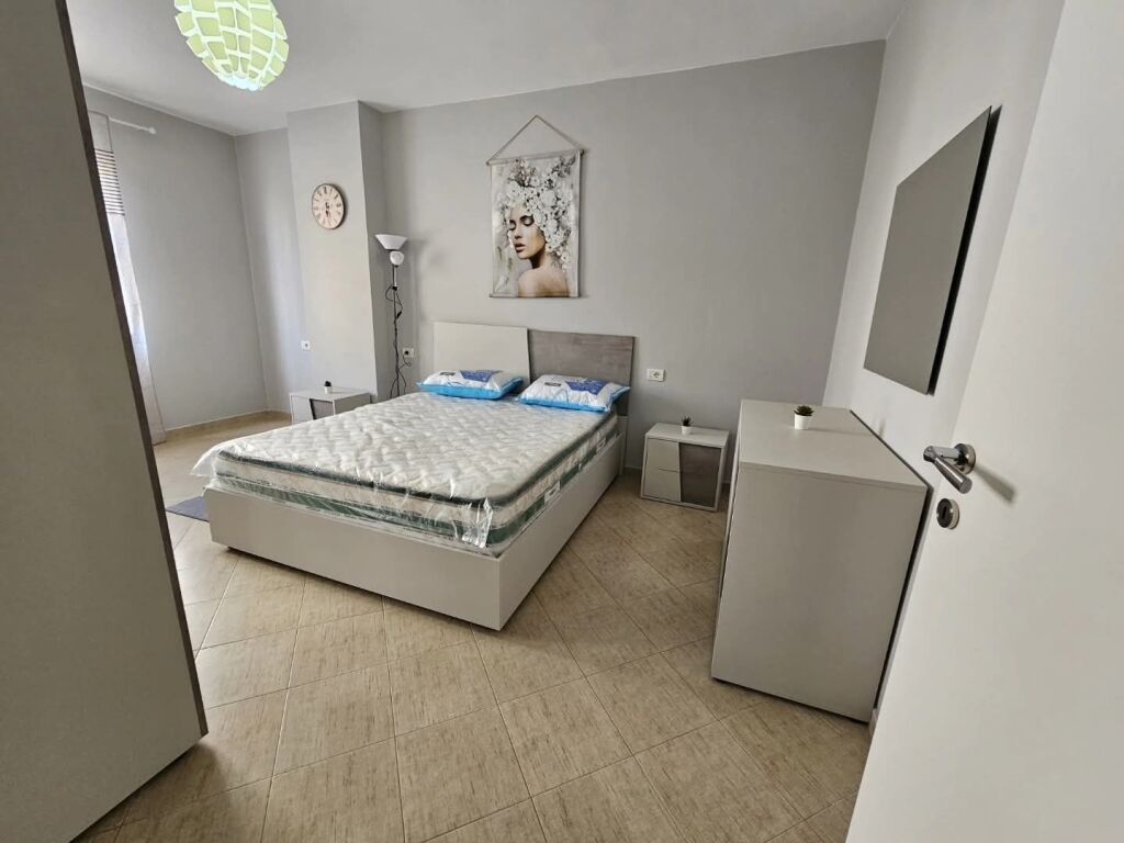 Jepet me qira 2+1 te Concord Center Rr 5 Maji