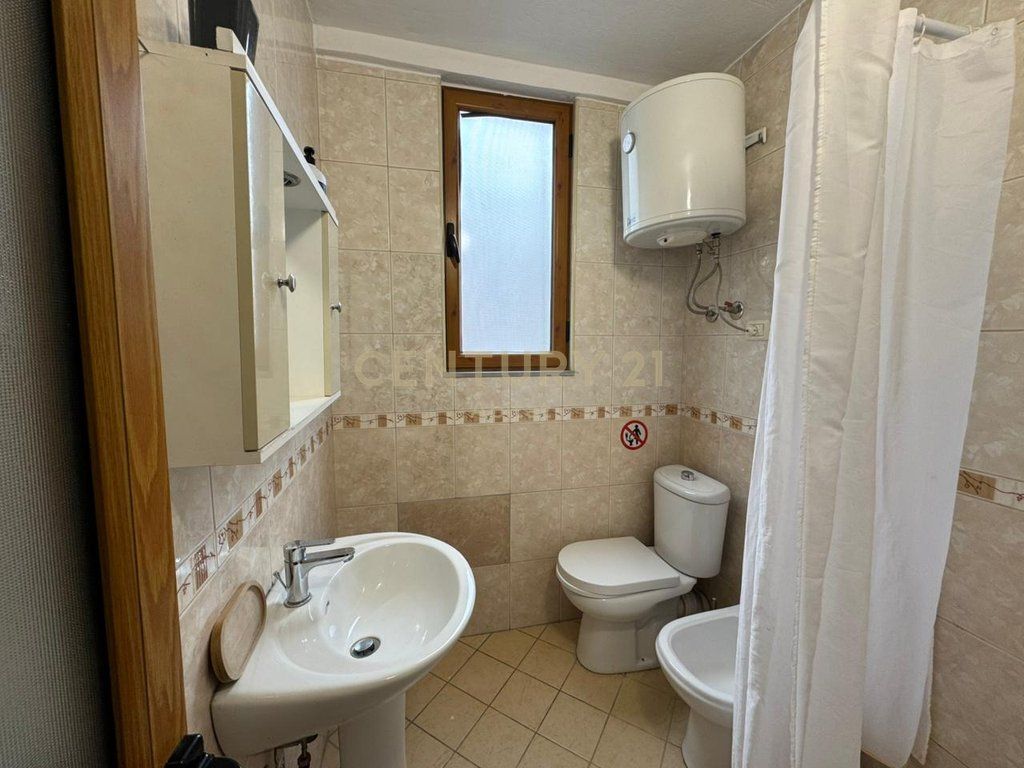 APARTAMENT 1+1 ME QIRA, PRANE Gjimnazit PETRO NINI