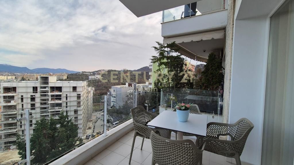 Jepet me qira apartament 2+1+2, me ballkon dhe pamje fantastike nga Liqeni dhe Kopshti Botanik