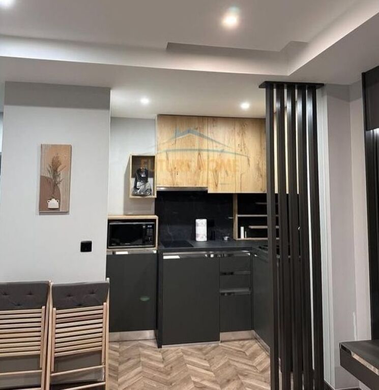 VENDESI 3 MONOLOCALI A MYSLYM SHYR