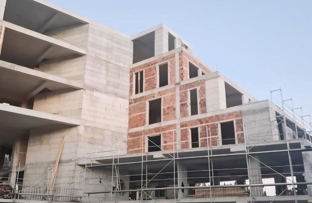 Apartament 2+1+2 + Post Parkimi për Shitje – Dhërmi