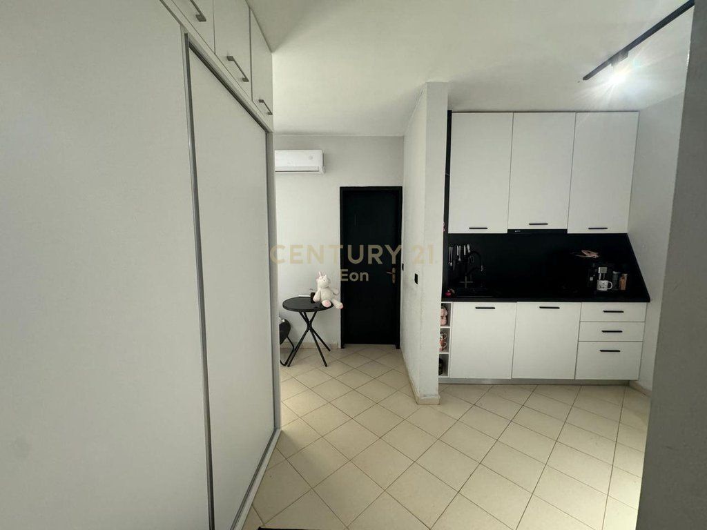 Shitet apartament tek Shkembi i Kavajes, Durres ! 77,000 € Sip. Totale  50m2