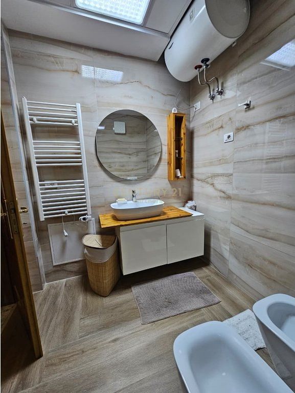 JEPET APARTAMENT 2=1 ME QIRA TEK GLOBE