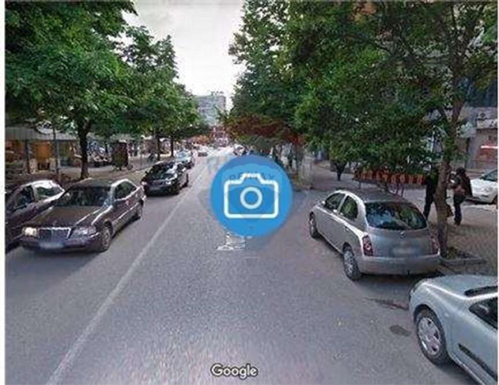 Locale commerciale in affitto a Bllok 160 m2 !