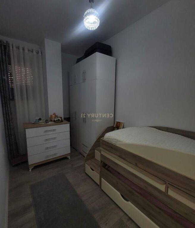 Shitet 2+1+2 ne Fresk