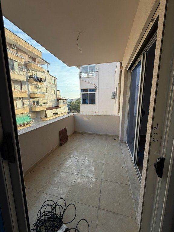 SHITET APARTAMENT 2+1 , PRANE KOMPLEKSIT FLORIDA , PLAZH , DURRES ! 155,000 € Sip. Totale  80m2