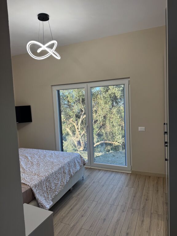 Villa with view of Lake Gjokaj + land