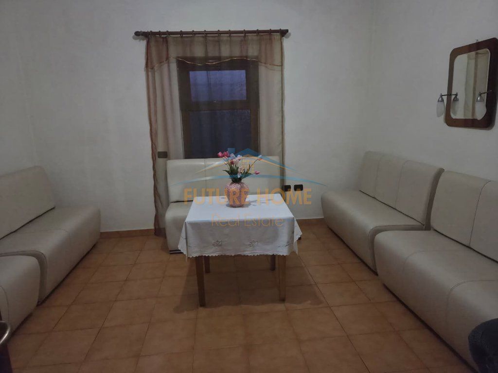 Shitet, Ndërtesë + Truall, Laknas, Tirane.