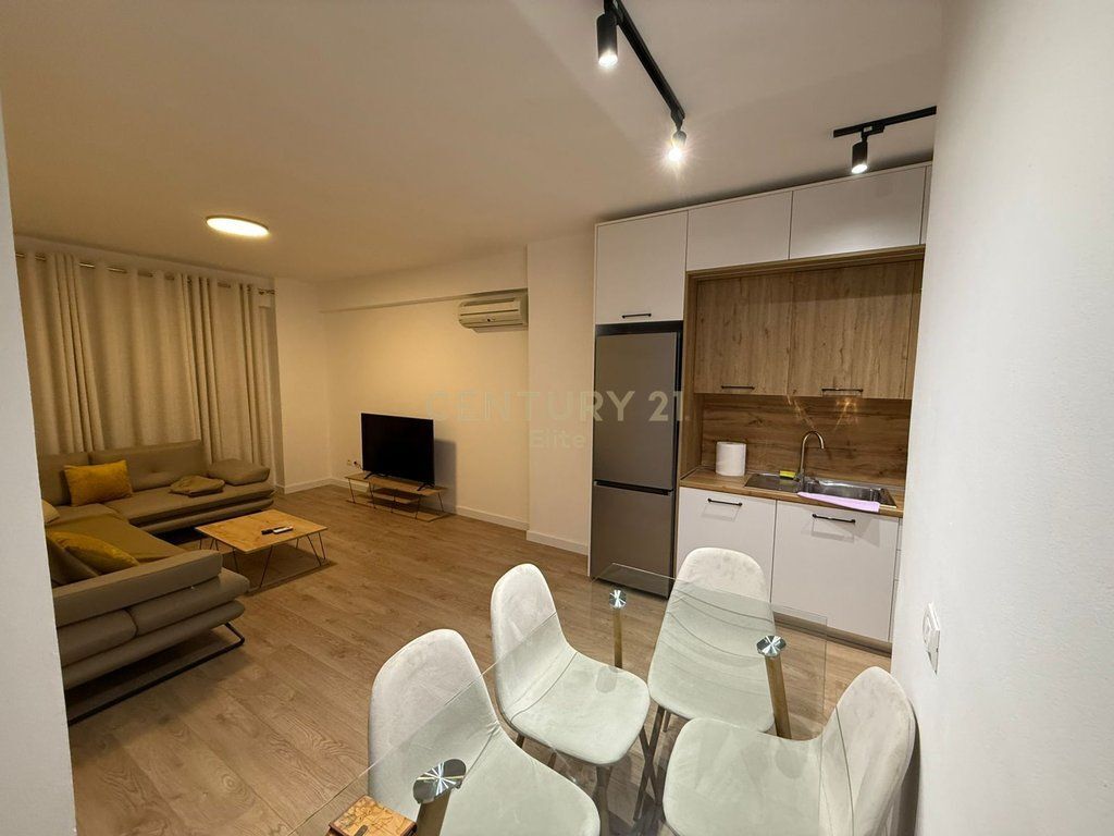 Qira, Apartament 1+1, Ne Rrugen e plazhit perball Hotel Florida