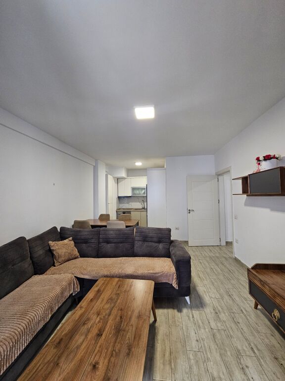 Jepet me Qira:  1+1(📍5 maj - Concord Centre )* ✨️ E mobiluar / Hera e parë me qera 🔥 *50.000 Lek/Muaj* 💶💶