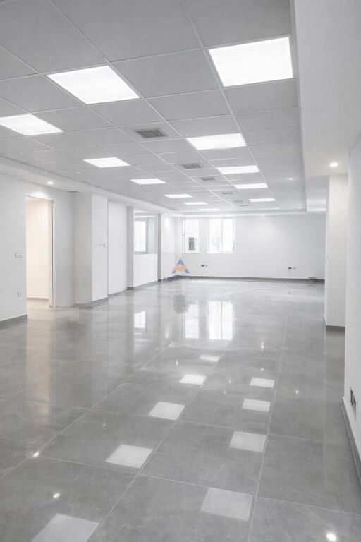 UFFICIO IN AFFITTO 450M2 "VICINO ALLA CLINICA INDIANA DELL'OCCHIO, COMUNE DI PARIGI" 6000 EURO.