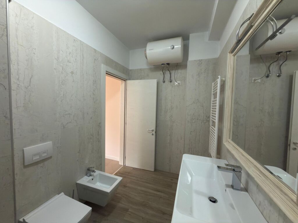 Apartament 2+1+2 per shitje te Komuna e Parisit
