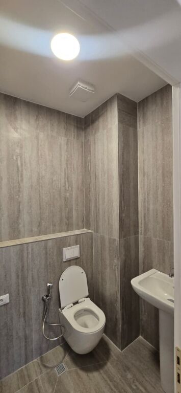 UFFICIO IN AFFITTO 100 M2 COMUNE DI PARIGI 90.000 LEKE