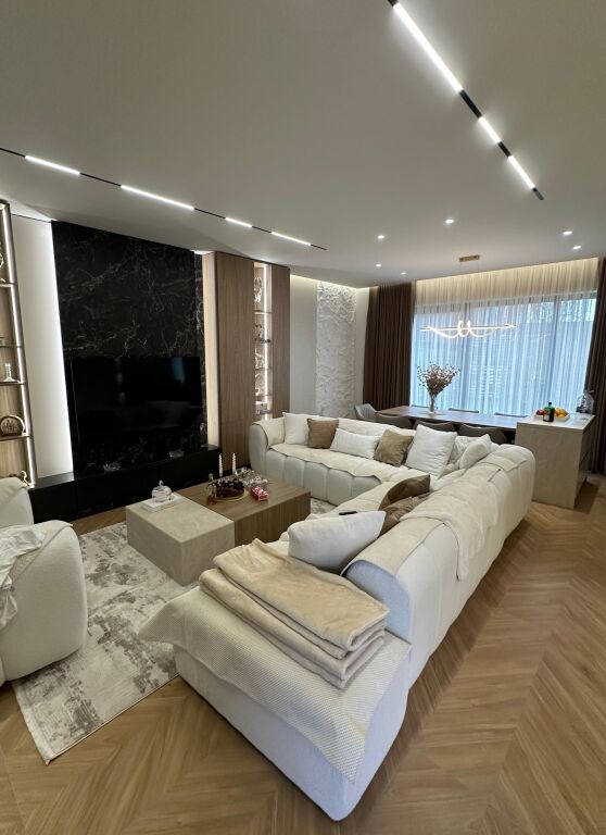 Vilë Rezidenciale – Vile Roses, Farkë