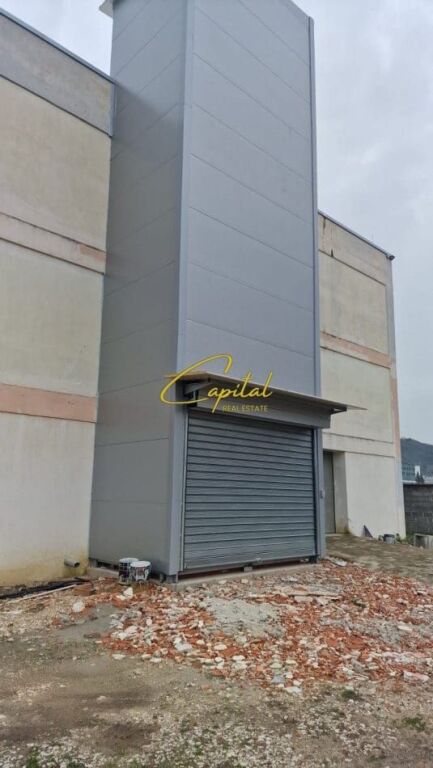 KAPANON ME QIRA 720 M2 RRUGA E PRUSHIT 2.200 EURO