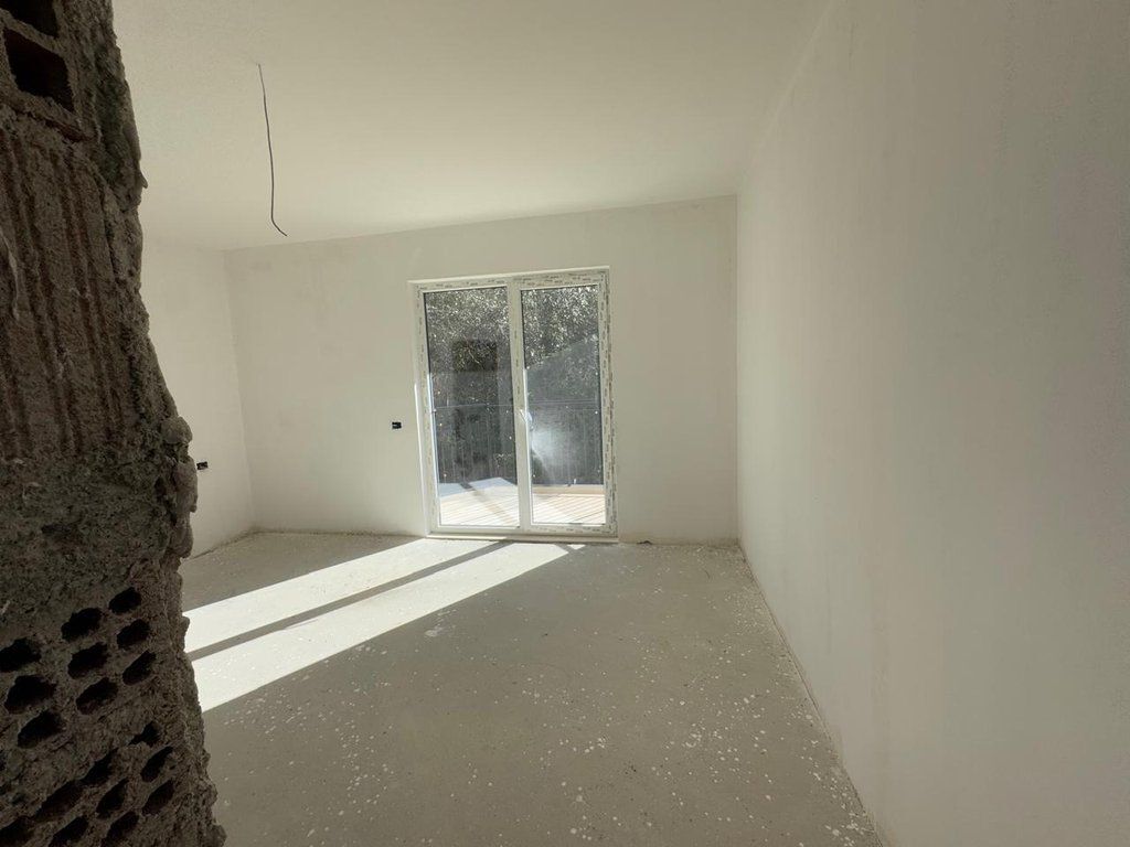 SHITET APARTAMENT 2+1+2 TEK UJI I FTOHTE