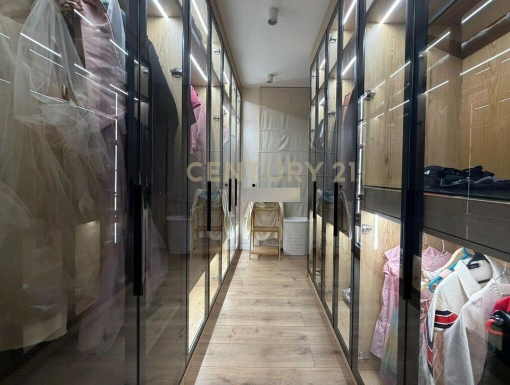 SHKOZE, VENDIAMO PENTHOUSE 3+1+2 CON VERANDA