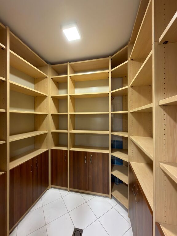 🏢 Spazio Ufficio in Affitto – Delijorgji