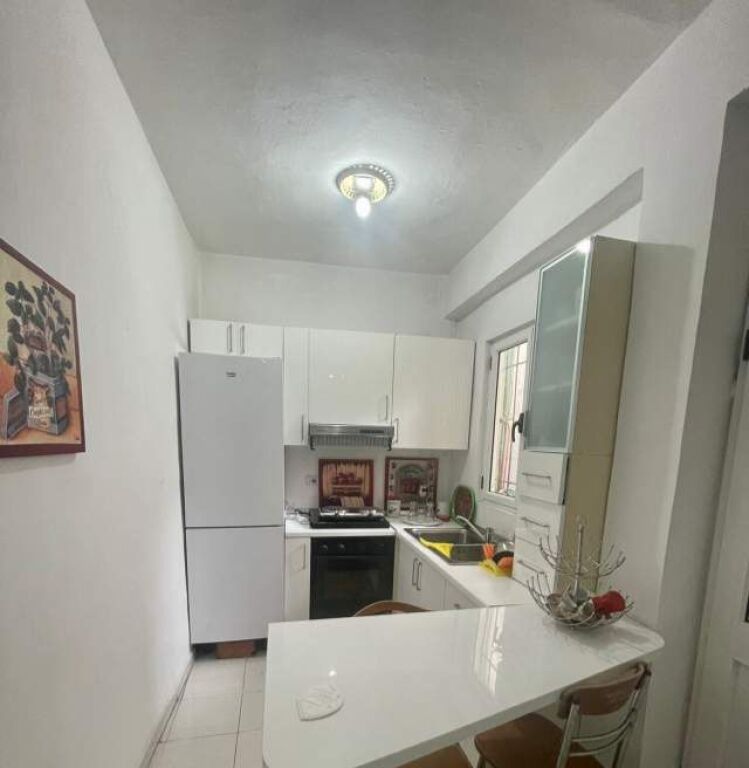 VENDESI CASA DI 1 PIANO BRRRYLI 150.000 € IN VENDITA