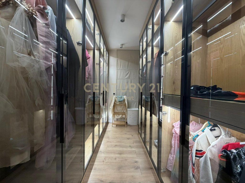 SHITET PENTHOUSE NE SHKOZE