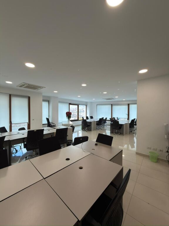 🏢 Spazio Ufficio in Affitto – Delijorgji