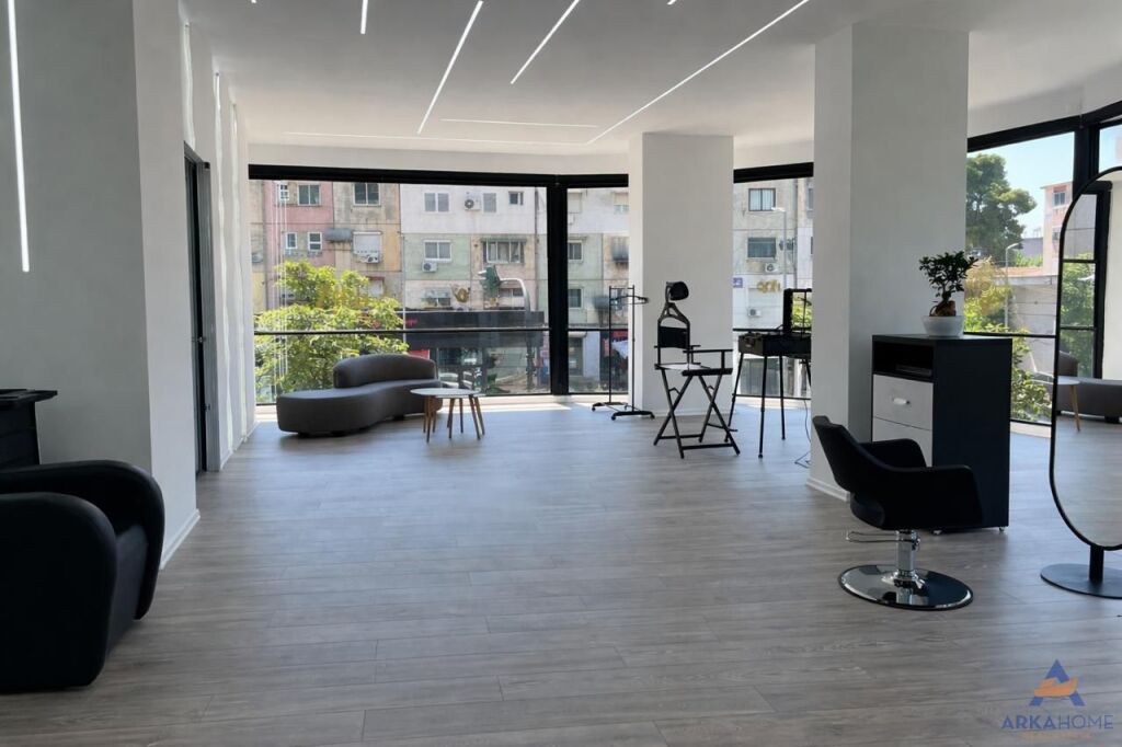 SHITET BIZNES 125 M² "RRUGA XHANFIZE KEKO, PORCELAN" 45.000 EURO