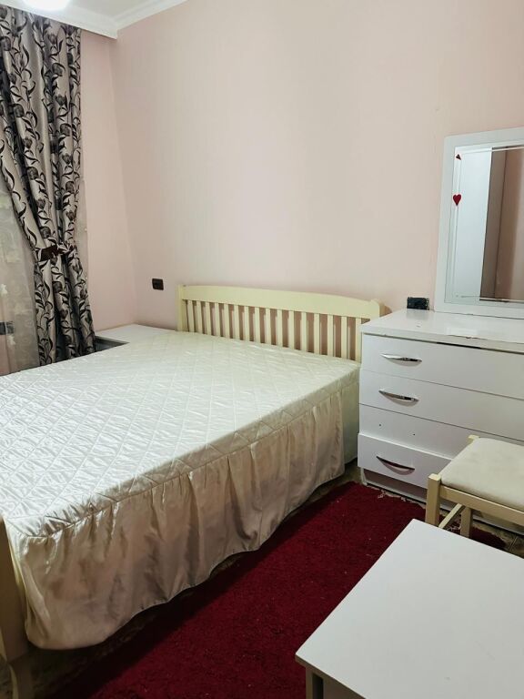 Affittasi 2+1 Via Kavaja (Ospedale Tedesco) - su strada principale, Posizione Tra Le Migliori A Tirana* - 5° piano senza ascensore