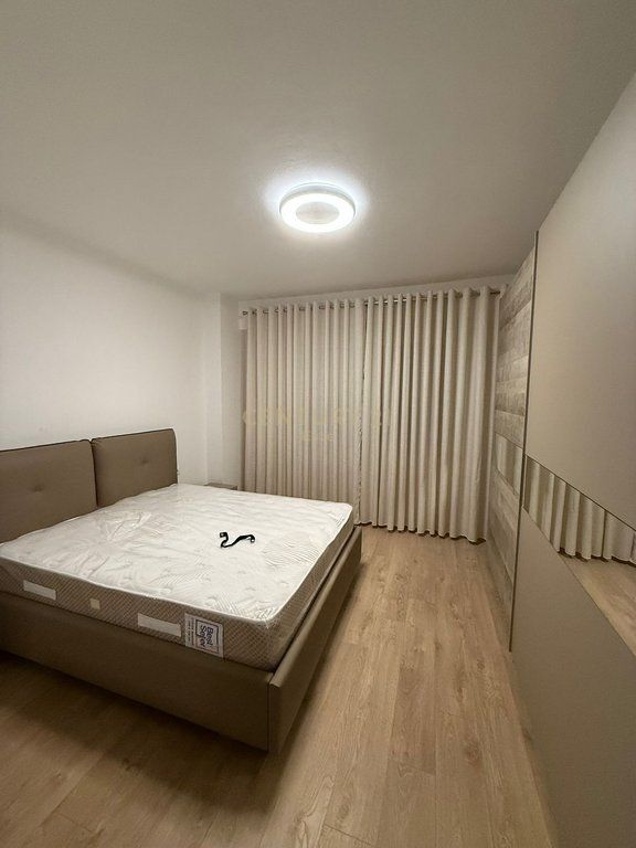 Qira, Apartament 1+1, Ne Rrugen e plazhit perball Hotel Florida