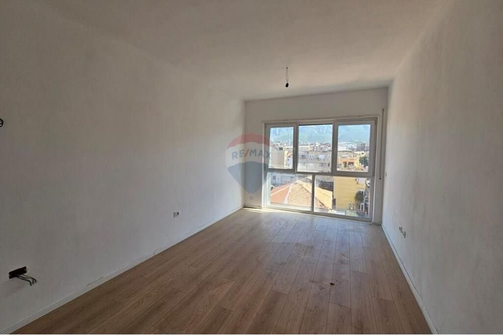 Ufficio in affitto al Pazari i Ri!