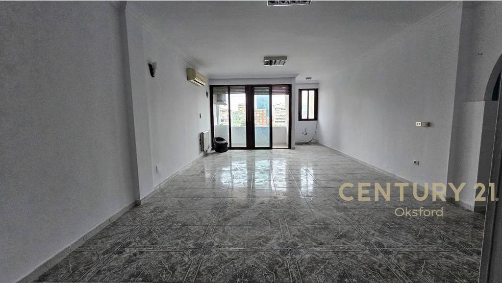 LOCALE UFFICIO IN AFFITTO NEL VECCHIO BLOCCO 3+1+2 CON GARAGE