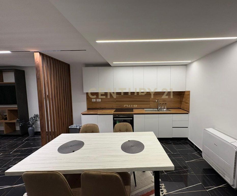 JEPET ME QIRA APARTAMENT 2+1 – ISH FUSHA E AVIACIONIT!