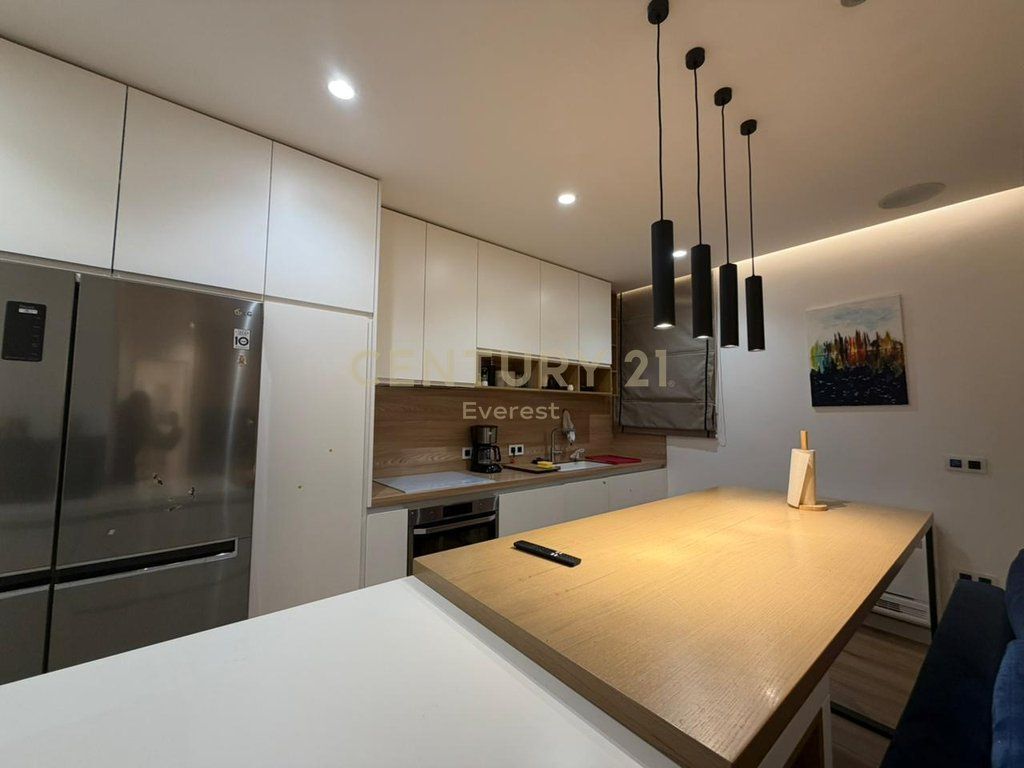 SHITET PENTHOUSE NE SHKOZE