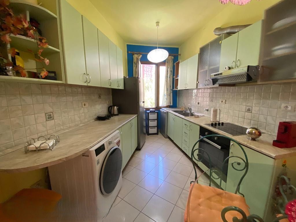 JAPIM ME QIRA APARTAMENT 2+1+DEPO DHE KUZHINE ME VETE 750 € /Muaj