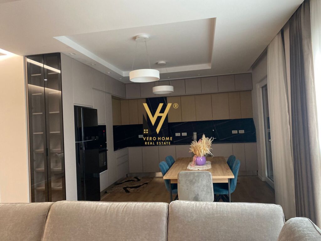 JEPET APARTAMENT 3+1+3+BLK ME QIRA TE LIQENI THATE 1.800 EURO