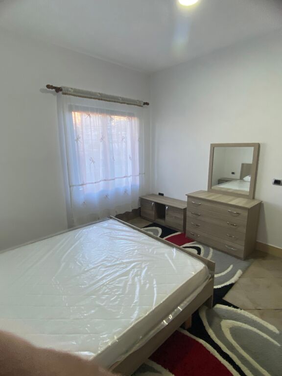 Shtepi private 1+1 me qera ne Selit tek Nenstacioni elektrik