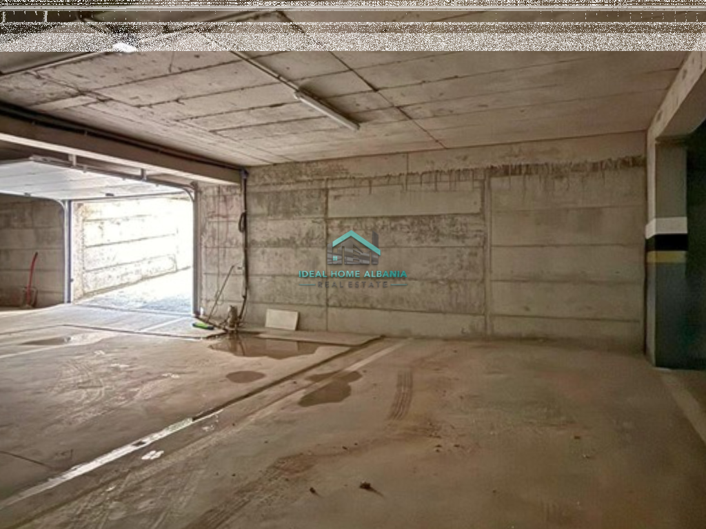 Garazh Shitet Lungomare, Vlorë.