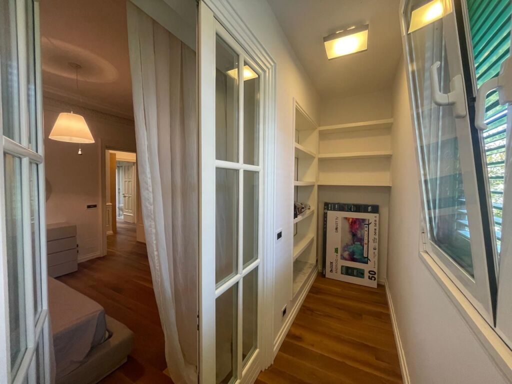 Apartament Me Qira tek Shkolla e Kuqe