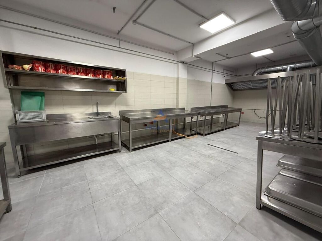 WAREHOUSE FOR RENT 1200 M2 "KTHESA E KAMZËS" 6000 EURO (PARKING FOR VERY HEAVY VEHICLES).