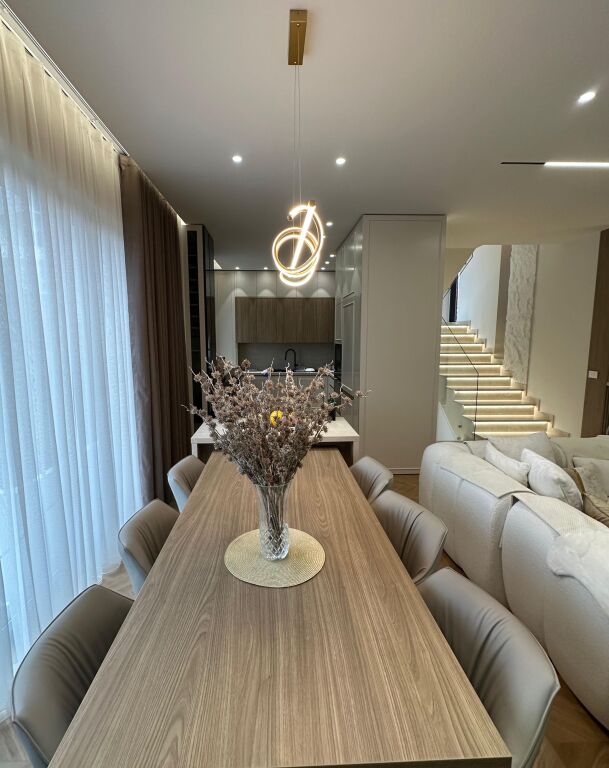 Vilë Rezidenciale – Vile Roses, Farkë