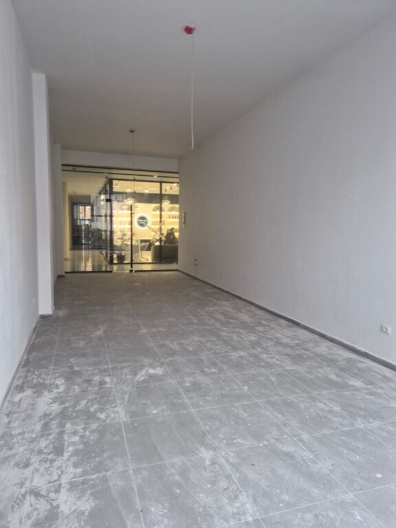 NEGOZIO IN AFFITTO PRESSO GARDEN BUILDING