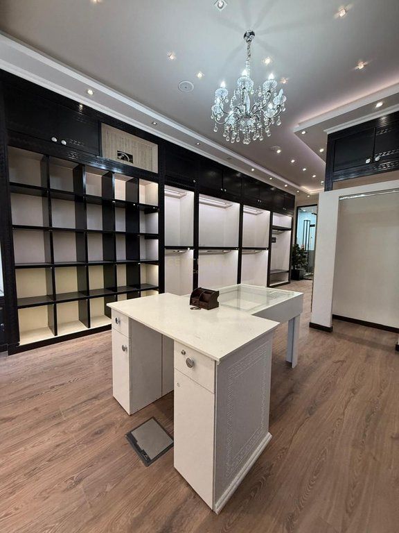 JEPET ME QERA NJESI KOMERCIALE NE KATE TE PARE PERBALLE STADIUMIT VLORE