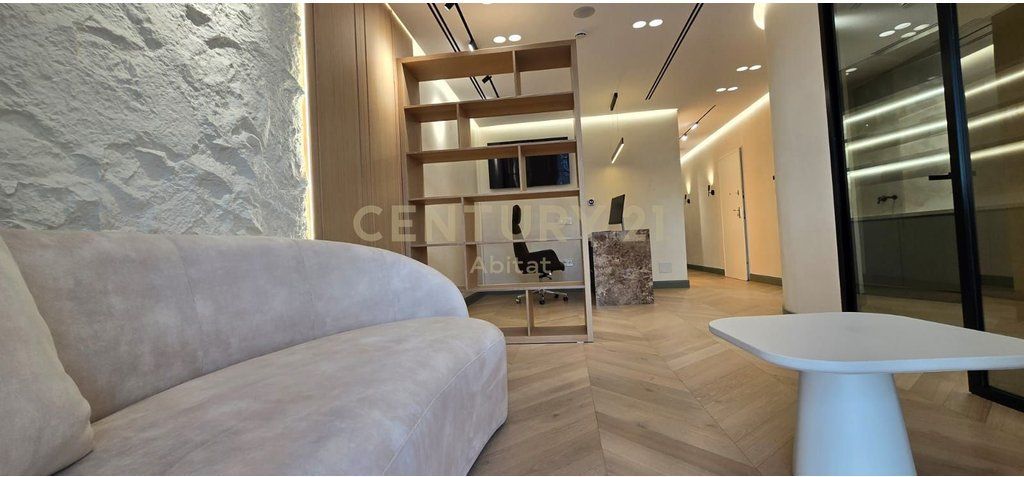 LOCALE PREMIUM IN AFFITTO PER UFFICIO O CLINICA IN VIA KOSOVARVE